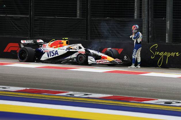 F1 - SINGAPORE GRAND PRIX 2025 LAWSON Liam (nzl), Visa Cash App RB F1 Team VCARB02, crash, accident, during the 2025 Formula 1 Singapore Grand Prix, 18th round of the 2025 FIA Formula One World Championship, WM, Weltmeisterschaft from October 3 to 5, 2025 on the Marina Bay Street Circuit, in Singapore - SingaporeSingapore Copyright: xDPPIx