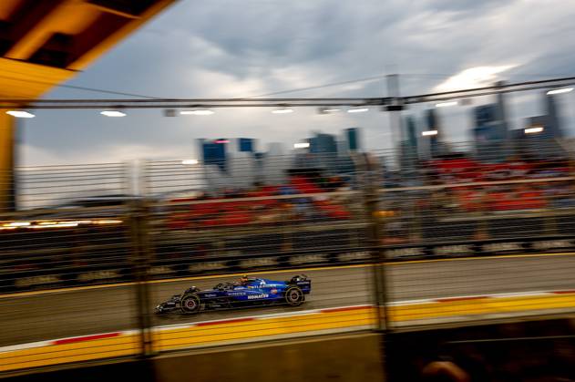 F1 - SINGAPORE GRAND PRIX 2025 55 SAINZ Carlos (spa), Williams Racing FW47, action during the 2025 Formula 1 Singapore Grand Prix, 18th round of the 2025 FIA Formula One World Championship, WM, Weltmeisterschaft from October 3 to 5, 2025 on the Marina Bay Street Circuit, in Singapore - SingaporeSingapore  Copyright: xDPPIx