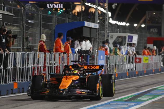 F1 - SINGAPORE GRAND PRIX 2025 81 PIASTRI Oscar (aus), McLaren F1 Team MCL39, action during the 2025 Formula 1 Singapore Grand Prix, 18th round of the 2025 FIA Formula One World Championship, WM, Weltmeisterschaft from October 3 to 5, 2025 on the Marina Bay Street Circuit, in Singapore - SingaporeSingapore  Copyright: xDPPIx