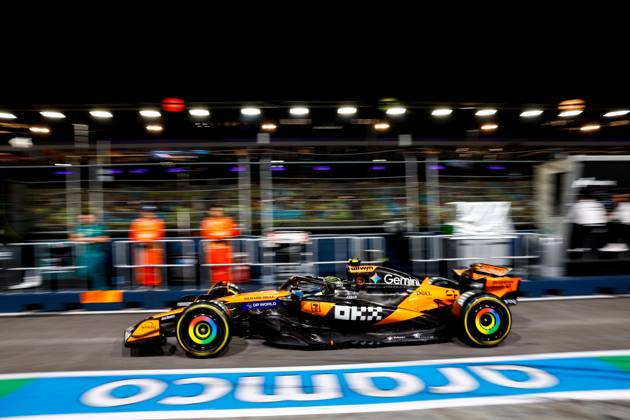 F1 - SINGAPORE GRAND PRIX 2025 04 NORRIS Lando (gbr), McLaren F1 Team MCL39, action during the 2025 Formula 1 Singapore Grand Prix, 18th round of the 2025 FIA Formula One World Championship, WM, Weltmeisterschaft from October 3 to 5, 2025 on the Marina Bay Street Circuit, in Singapore - SingaporeSingapore Copyright: xDPPIx