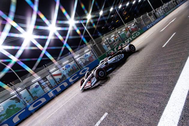 October 3, 2025, Singapore, Singapore: Esteban Ocon of France drives the (31) MoneyGram Haas F1 VF-25 Ferrari during practice session two ahead of the F1 Grand Prix of Singapore at the Marina Bay Street Circuit. Singapore Singapore - ZUMAs197 20251003_aaa_s197_484 Copyright: xGeorgexHitchensx