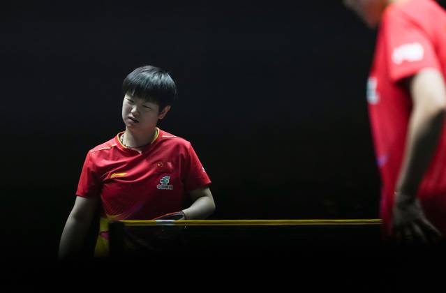 (251004) -- BEIJING, Oct. 4, 2025 -- Sun Yingsha reacts during the women s singles semifinal match between Sun Yingsha of China and Chen Xingtong of China at 2025 World Table tennis, Tischtennis (WTT) China Smash in Beijing, China, Oct. 4, 2025. ) (SP)CHINA-BEIJING-TABLE TENNIS-WTT-CHINA SMASH-WOMEN S SINGLES-SEMIFINAL(CN) SunxFei