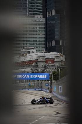 F1 - SINGAPORE GRAND PRIX 2025 55 SAINZ Carlos (spa), Williams Racing FW47, action during the 2025 Formula 1 Singapore Grand Prix, 18th round of the 2025 FIA Formula One World Championship, WM, Weltmeisterschaft from October 3 to 5, 2025 on the Marina Bay Street Circuit, in Singapore - SingaporeSingapore  Copyright: xXavixBonillax
