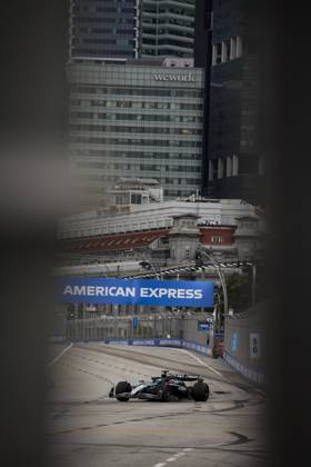F1 - SINGAPORE GRAND PRIX 2025 63 RUSSELL George (gbr), Mercedes AMG F1 Team W16, action during the 2025 Formula 1 Singapore Grand Prix, 18th round of the 2025 FIA Formula One World Championship, WM, Weltmeisterschaft from October 3 to 5, 2025 on the Marina Bay Street Circuit, in Singapore - SingaporeSingapore Copyright: xXavixBonillax
