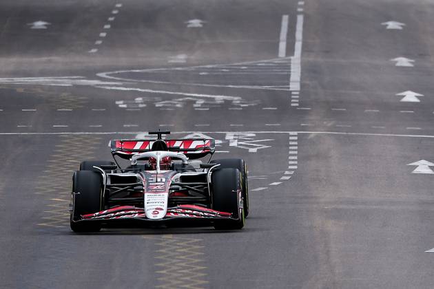 F1 - SINGAPORE GRAND PRIX 2025 31 OCON Esteban (fra), Haas F1 Team VF-25 Ferrari, action during the 2025 Formula 1 Singapore Grand Prix, 18th round of the 2025 FIA Formula One World Championship, WM, Weltmeisterschaft from October 3 to 5, 2025 on the Marina Bay Street Circuit, in Singapore - SingaporeSingapore Copyright: xEricxAlonsox