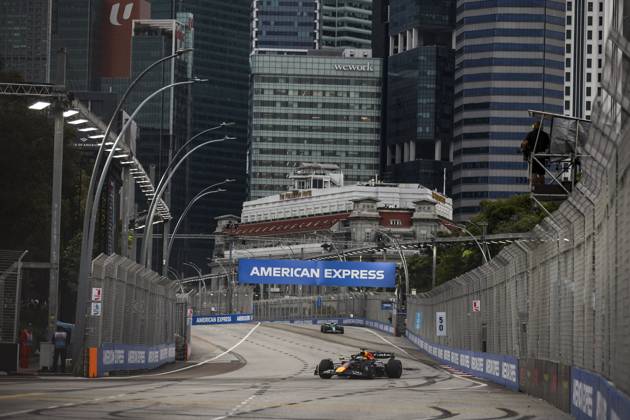 F1 - SINGAPORE GRAND PRIX 2025 01 VERSTAPPEN Max (nld), Red Bull Racing RB21, action during the 2025 Formula 1 Singapore Grand Prix, 18th round of the 2025 FIA Formula One World Championship, WM, Weltmeisterschaft from October 3 to 5, 2025 on the Marina Bay Street Circuit, in Singapore - SingaporeSingapore Copyright: xXavixBonillax