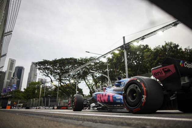F1 - SINGAPORE GRAND PRIX 2025 43 COLAPINTO Franco (arg), Alpine F1 Team A525, action during the 2025 Formula 1 Singapore Grand Prix, 18th round of the 2025 FIA Formula One World Championship, WM, Weltmeisterschaft from October 3 to 5, 2025 on the Marina Bay Street Circuit, in Singapore - SingaporeSingapore Copyright: xXavixBonillax