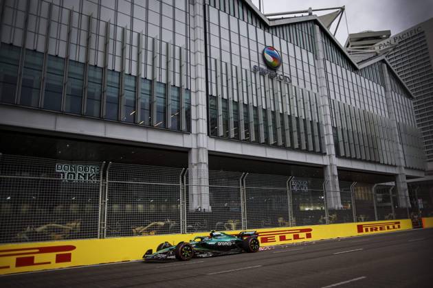 F1 - SINGAPORE GRAND PRIX 2025 14 ALONSO Fernando (spa), Aston Martin F1 Team AMR24, action during the 2025 Formula 1 Singapore Grand Prix, 18th round of the 2025 FIA Formula One World Championship, WM, Weltmeisterschaft from October 3 to 5, 2025 on the Marina Bay Street Circuit, in Singapore - SingaporeSingapore  Copyright: xXavixBonillax