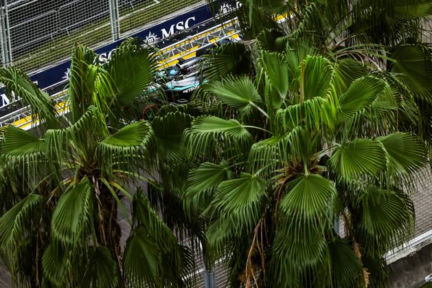 F1 - SINGAPORE GRAND PRIX 2025 63 RUSSELL George (gbr), Mercedes AMG F1 Team W16, action during the 2025 Formula 1 Singapore Grand Prix, 18th round of the 2025 FIA Formula One World Championship, WM, Weltmeisterschaft from October 3 to 5, 2025 on the Marina Bay Street Circuit, in Singapore - SingaporeSingapore Copyright: xFLORENTxGOODENx