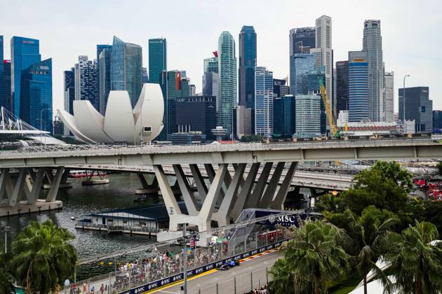 F1 - SINGAPORE GRAND PRIX 2025 55 SAINZ Carlos (spa), Williams Racing FW47, action during the 2025 Formula 1 Singapore Grand Prix, 18th round of the 2025 FIA Formula One World Championship, WM, Weltmeisterschaft from October 3 to 5, 2025 on the Marina Bay Street Circuit, in Singapore - SingaporeSingapore  Copyright: xFLORENTxGOODENx