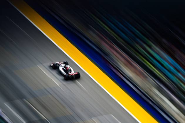 F1 - SINGAPORE GRAND PRIX 2025 31 OCON Esteban (fra), Haas F1 Team VF-25 Ferrari, action during the 2025 Formula 1 Singapore Grand Prix, 18th round of the 2025 FIA Formula One World Championship, WM, Weltmeisterschaft from October 3 to 5, 2025 on the Marina Bay Street Circuit, in Singapore - SingaporeSingapore Copyright: xFLORENTxGOODENx