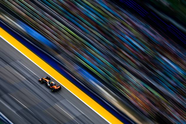 F1 - SINGAPORE GRAND PRIX 2025 04 NORRIS Lando (gbr), McLaren F1 Team MCL39, action during the 2025 Formula 1 Singapore Grand Prix, 18th round of the 2025 FIA Formula One World Championship, WM, Weltmeisterschaft from October 3 to 5, 2025 on the Marina Bay Street Circuit, in Singapore - SingaporeSingapore Copyright: xFLORENTxGOODENx