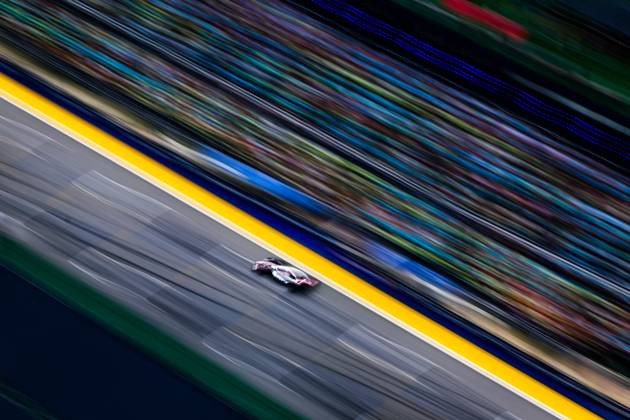 F1 - SINGAPORE GRAND PRIX 2025 31 OCON Esteban (fra), Haas F1 Team VF-25 Ferrari, action during the 2025 Formula 1 Singapore Grand Prix, 18th round of the 2025 FIA Formula One World Championship, WM, Weltmeisterschaft from October 3 to 5, 2025 on the Marina Bay Street Circuit, in Singapore - SingaporeSingapore Copyright: xFLORENTxGOODENx