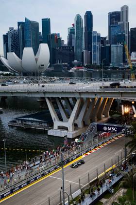 F1 - SINGAPORE GRAND PRIX 2025 12 KIMI ANTONELLI Andrea (ita), Mercedes AMG F1 Team W16, action during the 2025 Formula 1 Singapore Grand Prix, 18th round of the 2025 FIA Formula One World Championship, WM, Weltmeisterschaft from October 3 to 5, 2025 on the Marina Bay Street Circuit, in Singapore - SingaporeSingapore Copyright: xFLORENTxGOODENx