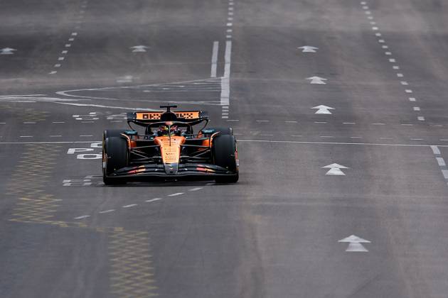F1 - SINGAPORE GRAND PRIX 2025 81 PIASTRI Oscar (aus), McLaren F1 Team MCL39, action during the 2025 Formula 1 Singapore Grand Prix, 18th round of the 2025 FIA Formula One World Championship, WM, Weltmeisterschaft from October 3 to 5, 2025 on the Marina Bay Street Circuit, in Singapore - SingaporeSingapore  Copyright: xEricxAlonsox