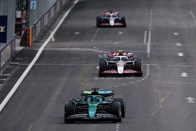 F1 - SINGAPORE GRAND PRIX 2025 18 STROLL Lance (can), Aston Martin F1 Team AMR25, action during the 2025 Formula 1 Singapore Grand Prix, 18th round of the 2025 FIA Formula One World Championship, WM, Weltmeisterschaft from October 3 to 5, 2025 on the Marina Bay Street Circuit, in Singapore - SingaporeSingapore Copyright: xEricxAlonsox