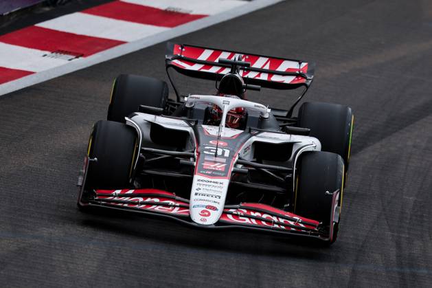 F1 - SINGAPORE GRAND PRIX 2025 31 OCON Esteban (fra), Haas F1 Team VF-25 Ferrari, action during the 2025 Formula 1 Singapore Grand Prix, 18th round of the 2025 FIA Formula One World Championship, WM, Weltmeisterschaft from October 3 to 5, 2025 on the Marina Bay Street Circuit, in Singapore - SingaporeSingapore Copyright: xEricxAlonsox