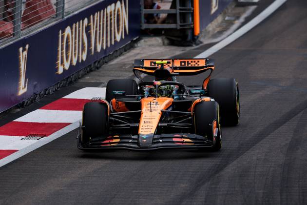 F1 - SINGAPORE GRAND PRIX 2025 04 NORRIS Lando (gbr), McLaren F1 Team MCL39, action during the 2025 Formula 1 Singapore Grand Prix, 18th round of the 2025 FIA Formula One World Championship, WM, Weltmeisterschaft from October 3 to 5, 2025 on the Marina Bay Street Circuit, in Singapore - SingaporeSingapore Copyright: xEricxAlonsox