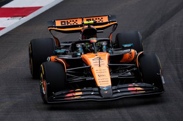 F1 - SINGAPORE GRAND PRIX 2025 04 NORRIS Lando (gbr), McLaren F1 Team MCL39, action during the 2025 Formula 1 Singapore Grand Prix, 18th round of the 2025 FIA Formula One World Championship, WM, Weltmeisterschaft from October 3 to 5, 2025 on the Marina Bay Street Circuit, in Singapore - SingaporeSingapore Copyright: xEricxAlonsox