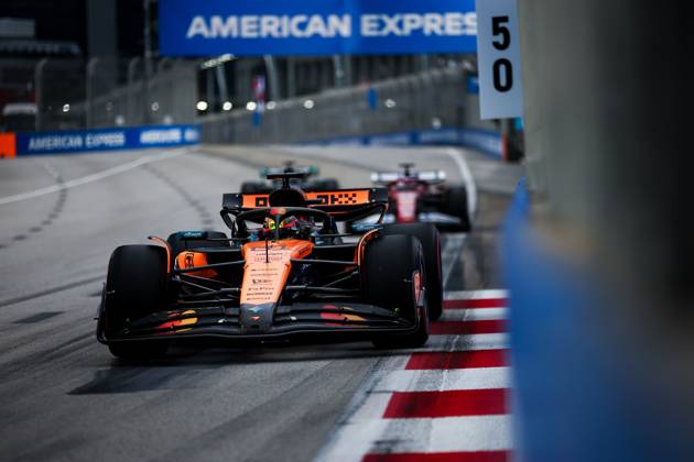 F1 - SINGAPORE GRAND PRIX 2025 81 PIASTRI Oscar (aus), McLaren F1 Team MCL39, action during the 2025 Formula 1 Singapore Grand Prix, 18th round of the 2025 FIA Formula One World Championship, WM, Weltmeisterschaft from October 3 to 5, 2025 on the Marina Bay Street Circuit, in Singapore - SingaporeSingapore  Copyright: xEricxAlonsox