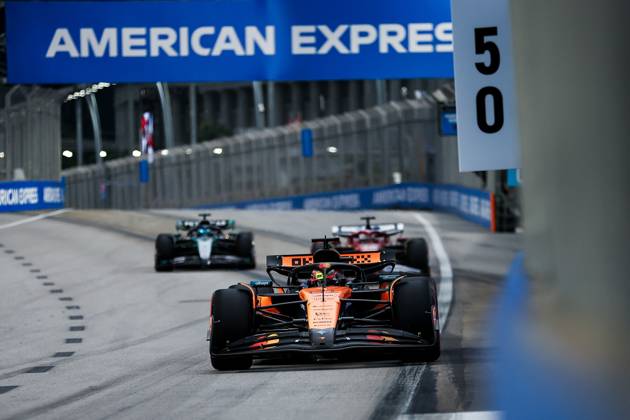 F1 - SINGAPORE GRAND PRIX 2025 81 PIASTRI Oscar (aus), McLaren F1 Team MCL39, action during the 2025 Formula 1 Singapore Grand Prix, 18th round of the 2025 FIA Formula One World Championship, WM, Weltmeisterschaft from October 3 to 5, 2025 on the Marina Bay Street Circuit, in Singapore - SingaporeSingapore  Copyright: xEricxAlonsox
