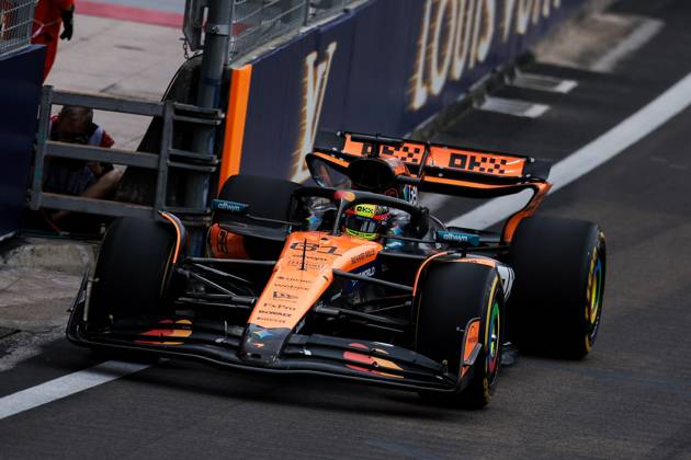 F1 - SINGAPORE GRAND PRIX 2025 81 PIASTRI Oscar (aus), McLaren F1 Team MCL39, action during the 2025 Formula 1 Singapore Grand Prix, 18th round of the 2025 FIA Formula One World Championship, WM, Weltmeisterschaft from October 3 to 5, 2025 on the Marina Bay Street Circuit, in Singapore - SingaporeSingapore  Copyright: xEricxAlonsox