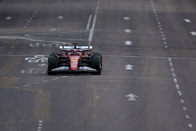 F1 - SINGAPORE GRAND PRIX 2025 16 LECLERC Charles (mco), Scuderia Ferrari SF-25, action during the 2025 Formula 1 Singapore Grand Prix, 18th round of the 2025 FIA Formula One World Championship, WM, Weltmeisterschaft from October 3 to 5, 2025 on the Marina Bay Street Circuit, in Singapore - SingaporeSingapore Copyright: xEricxAlonsox