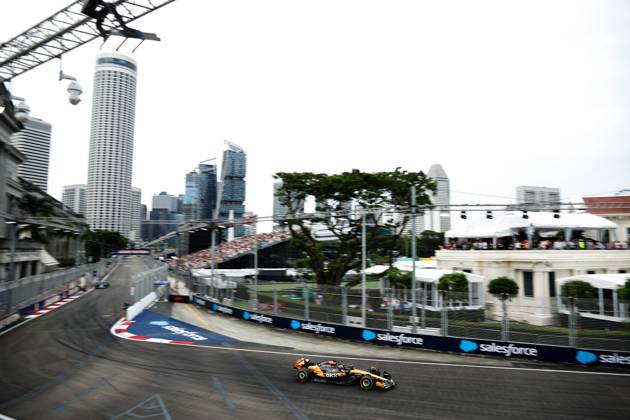F1 - SINGAPORE GRAND PRIX 2025 81 PIASTRI Oscar (aus), McLaren F1 Team MCL39, action during the 2025 Formula 1 Singapore Grand Prix, 18th round of the 2025 FIA Formula One World Championship, WM, Weltmeisterschaft from October 3 to 5, 2025 on the Marina Bay Street Circuit, in Singapore - SingaporeSingapore  Copyright: xEricxAlonsox