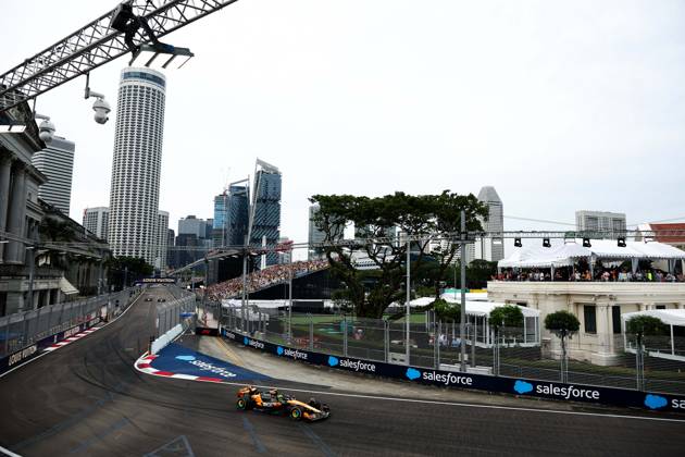 F1 - SINGAPORE GRAND PRIX 2025 04 NORRIS Lando (gbr), McLaren F1 Team MCL39, action during the 2025 Formula 1 Singapore Grand Prix, 18th round of the 2025 FIA Formula One World Championship, WM, Weltmeisterschaft from October 3 to 5, 2025 on the Marina Bay Street Circuit, in Singapore - SingaporeSingapore Copyright: xEricxAlonsox