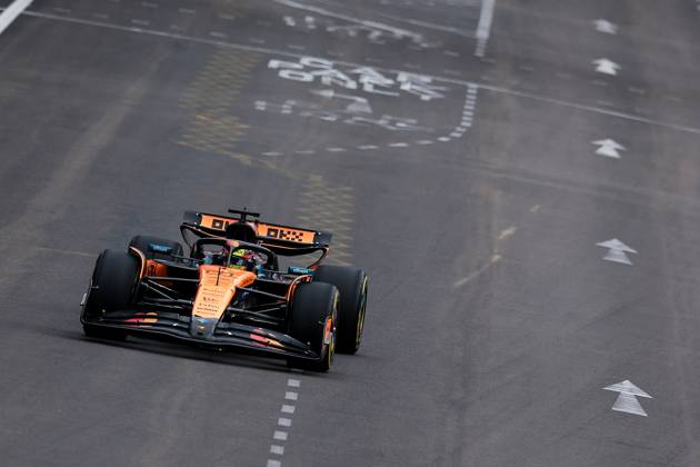 F1 - SINGAPORE GRAND PRIX 2025 81 PIASTRI Oscar (aus), McLaren F1 Team MCL39, action during the 2025 Formula 1 Singapore Grand Prix, 18th round of the 2025 FIA Formula One World Championship, WM, Weltmeisterschaft from October 3 to 5, 2025 on the Marina Bay Street Circuit, in Singapore - SingaporeSingapore  Copyright: xEricxAlonsox