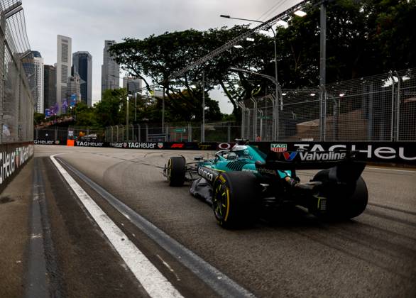 F1 - SINGAPORE GRAND PRIX 2025 18 STROLL Lance (can), Aston Martin F1 Team AMR25, action during the 2025 Formula 1 Singapore Grand Prix, 18th round of the 2025 FIA Formula One World Championship, WM, Weltmeisterschaft from October 3 to 5, 2025 on the Marina Bay Street Circuit, in Singapore - SingaporeSingapore Copyright: xDPPIx