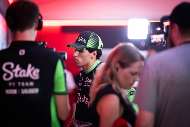 F1 - SINGAPORE GRAND PRIX 2025 BORTOLETO Gabriel (bra), Stake F1 Team Kick C45, portrait during the 2025 Formula 1 Singapore Grand Prix, 18th round of the 2025 FIA Formula One World Championship, WM, Weltmeisterschaft from October 3 to 5, 2025 on the Marina Bay Street Circuit, in Singapore - SingaporeSingapore  Copyright: xDPPIx