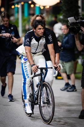 F1 - SINGAPORE GRAND PRIX 2025 SAINZ Carlos (spa), Williams Racing FW47, portrait during the 2025 Formula 1 Singapore Grand Prix, 18th round of the 2025 FIA Formula One World Championship, WM, Weltmeisterschaft from October 3 to 5, 2025 on the Marina Bay Street Circuit, in Singapore - SingaporeSingapore  Copyright: xDPPIx