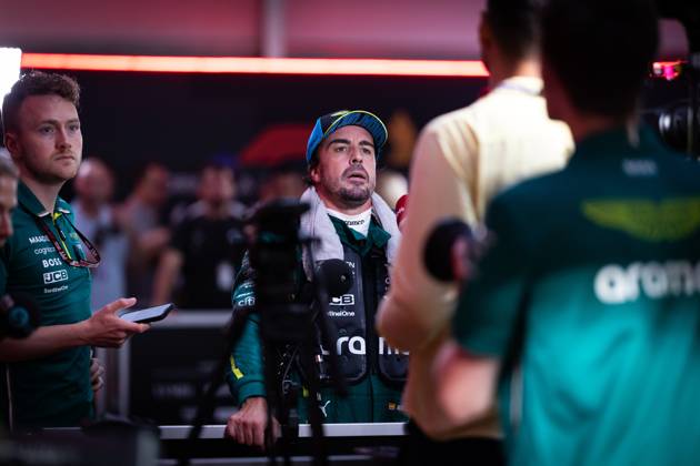 F1 - SINGAPORE GRAND PRIX 2025 ALONSO Fernando (spa), Aston Martin F1 Team AMR25, portrait during the 2025 Formula 1 Singapore Grand Prix, 18th round of the 2025 FIA Formula One World Championship, WM, Weltmeisterschaft from October 3 to 5, 2025 on the Marina Bay Street Circuit, in Singapore - SingaporeSingapore  Copyright: xDPPIx