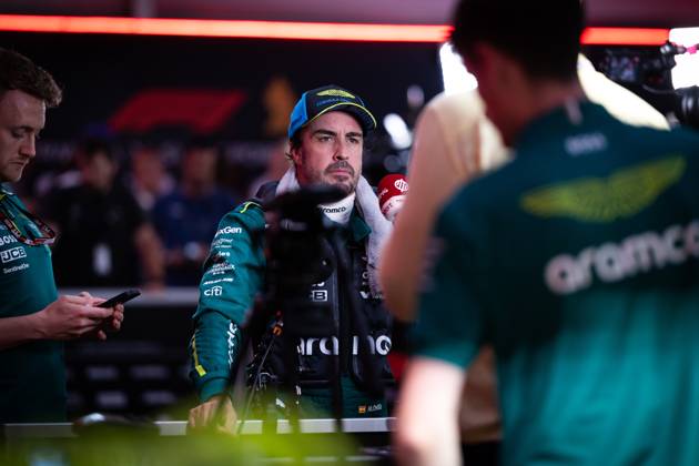 F1 - SINGAPORE GRAND PRIX 2025 ALONSO Fernando (spa), Aston Martin F1 Team AMR25, portrait during the 2025 Formula 1 Singapore Grand Prix, 18th round of the 2025 FIA Formula One World Championship, WM, Weltmeisterschaft from October 3 to 5, 2025 on the Marina Bay Street Circuit, in Singapore - SingaporeSingapore  Copyright: xDPPIx