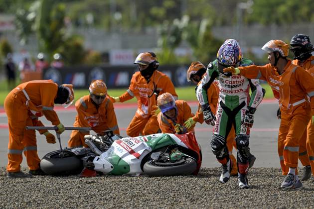 MOTO - MOTO GP - GRAND PRIX OF INDONESIA 2026 05 ZARCO Johann (fra), LCR Honda Castrol, Honda RC213V, action, accident, crash during the 2025 MotoGP Pertamina Grand Prix of Indonesia on the Mandalika circuit from October 3 to 5, At West Nusa Tenggara, Indonesia - West Nusa TenggaraIndonesia Copyright: xGIGIxSOLDANOx