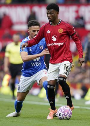 Manchester, England, 4th October 2025. Amad Diallo of Manchester United, ManU (R) is challenged by Chemsdine Talbi of Sunderland during the Manchester United vs Sunderland Premier League match at Old Trafford, Manchester. Picture credit should read: Andrew Yates Sportimage EDITORIAL USE ONLY. No use with unauthorised audio, video, data, fixture lists, club league logos or live services. Online in-match use limited to 120 images, no video emulation. No use in betting, games or single club league player publications. SPI_069_AY_MAN_UTD_SUN SPI-4195-0061