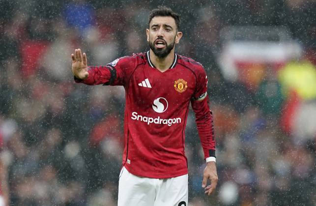 Manchester, England, 4th October 2025. Bruno Fernandes of Manchester United, ManU during the Manchester United vs Sunderland Premier League match at Old Trafford, Manchester. Picture credit should read: Andrew Yates Sportimage EDITORIAL USE ONLY. No use with unauthorised audio, video, data, fixture lists, club league logos or live services. Online in-match use limited to 120 images, no video emulation. No use in betting, games or single club league player publications. SPI_104_AY_MAN_UTD_SUN SPI-4195-0104