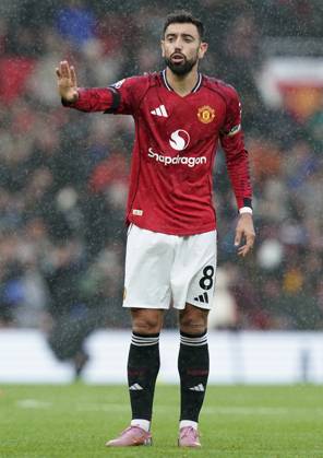 Manchester, England, 4th October 2025. Bruno Fernandes of Manchester United, ManU during the Manchester United vs Sunderland Premier League match at Old Trafford, Manchester. Picture credit should read: Andrew Yates Sportimage EDITORIAL USE ONLY. No use with unauthorised audio, video, data, fixture lists, club league logos or live services. Online in-match use limited to 120 images, no video emulation. No use in betting, games or single club league player publications. SPI_105_AY_MAN_UTD_SUN SPI-4195-0105