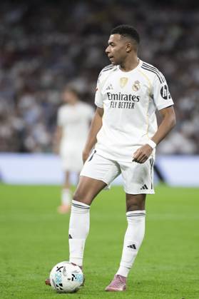 LA LIGA EA Sports - Real Madrid vs Villarreal MADRID, SPAIN - October 4: Kylian Mbappe of Real Madrid in action during the La Liga 2025 26 match between Real Madrid and Villarreal at Santiago Bernabeu Stadium. (Photo by Guille Martinez f22photo) Madrid Santiago Bernabeu Stadium Spain Copyright: xGuillermoxMartinezx