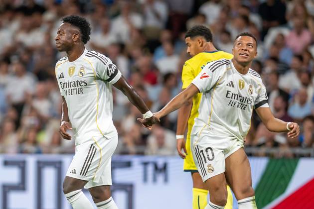 REAL MADRID CF v VILLARREAL CF. LA LIGA 2025 2026. ROUND 8. Real Madrid CF™s Vinicius Junior (l) and Kylian Mbappe during La Liga match. October 4, 2025. (ALTERPHOTOS Jorge Ropero) MadridSpain  Copyright: xJorgexRoperox
