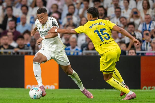 Real Madrid CF™s Kylian Mbappe (l) and Villarreal CF s Santiago Mourino during La Liga match. October 4, 2025. (2025100485)