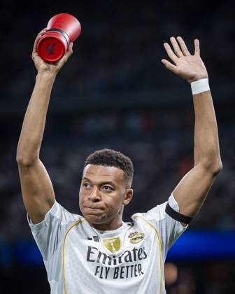 REAL MADRID CF v VILLARREAL CF. LA LIGA 2025 2026. ROUND 8. Real Madrid CF™s Kylian Mbappe celebrates the MVP of September during La Liga match. October 4, 2025. (ALTERPHOTOS Toni Garrido) MadridSpain  Copyright: xTonixGarridox