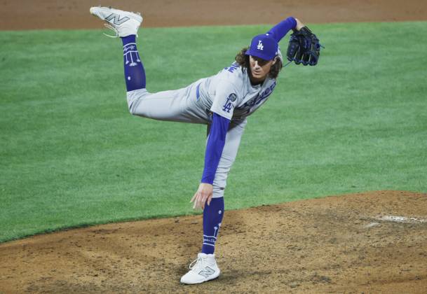 Los Angeles Dodgers pitcher Tyler Glasnow (31) throws in the seventh inning after relieving Shohei Ohtani against the Philadelphia Phillies during game one of the MLB, Baseball Herren, USA National League Division Series at Citizens Bank Park in Philadelphia on Saturday, October 4, 2025.  PHI20251004835 LAURENCExKESTERSON