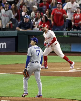 Baseball: Division Series between Dodgers and Phillies Philadelphia Phillies slugger Kyle Schwarber flies out against Los Angeles Dodgers two-way player Shohei Ohtani in the first inning of Game 1 of the Division Series at Citizens Bank Park in Philadelphia on Oct. 4, 2025. A14AA0004911441P