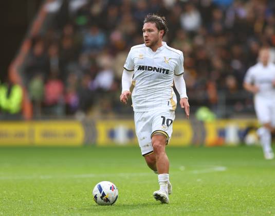 Kingston upon Hull, England, 4th October 2025. Callum O Hare of Sheffield United during the Hull City vs Sheffield United Sky Bet Championship match at the MKM Stadium, Kingston upon Hull. Picture credit should read: Simon Bellis Sportimage EDITORIAL USE ONLY. No use with unauthorised audio, video, data, fixture lists, club league logos or live services. Online in-match use limited to 120 images, no video emulation. No use in betting, games or single club league player publications. SPI_072_SB_Hull_Sheffield_United SPI-4194