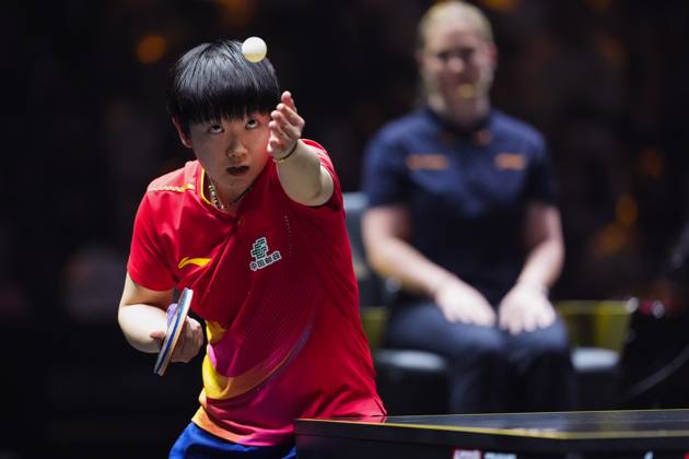 (251005) -- BEIJING, Oct. 5, 2025 -- Sun Yingsha serves during the women s singles final match between Sun Yingsha of China and Wang Manyu of China at 2025 World Table tennis, Tischtennis (WTT) China Smash in Beijing, China, Oct. 5, 2025. ) (SP)CHINA-BEIJING-TABLE TENNIS-WTT-CHINA SMASH-WOMEN S SINGLES-FINAL (CN) XiexHan