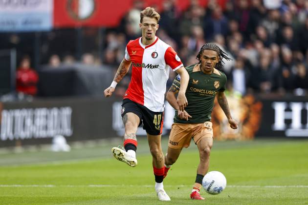 ROTTERDAM - (l-r) Luciano Valente of Feyenoord, Alonzo Engwanda-Ongena of FC Utrecht during the Dutch Eredivisie match between Feyenoord and FC Utrecht at Feyenoord Stadion de Kuip on October 5, 2025, in Rotterdam, Netherlands. ANP MAURICE VAN STEEN Eredivisie 2025 26 xVIxANPxSportx xxANPxIVx 538411802 originalFilename: 538411802