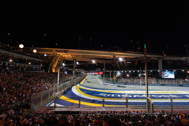 Formula 1 Singapore Grand Prix SINGAPORE, SINGAPORE - OCTOBER 5: Thousands of fans watch the Formula 1 Singapore Grand Prix at the Marina Bay Street Circuit in Singapore on October 5, 2025. More than 300,000 fans turned out over race weekend according to the organisers. Zakaria Zainal Anadolu Singapore Singapore. Editorial use only. Please get in touch for any other usage.  Copyright: x2025xAnadoluxZakariaxZainalx