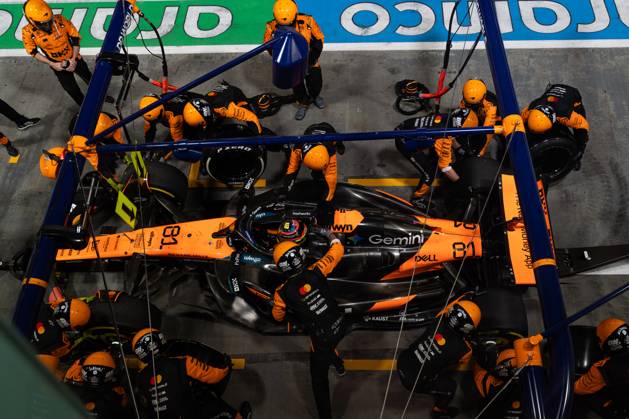 Formula 1 Singapore Grand Prix SINGAPORE, SINGAPORE - OCTOBER 5: Oscar Piastri from McLaren completes a pit-stop Formula 1 Singapore Grand Prix at the Marina Bay Street Circuit in Singapore on October 5, 2025. More than 300,000 fans turned out over race weekend according to the organisers. Zakaria Zainal Anadolu Singapore Singapore. Editorial use only. Please get in touch for any other usage.  Copyright: x2025xAnadoluxZakariaxZainalx